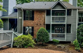 2 bed/2 bath condo in great Roswell location
