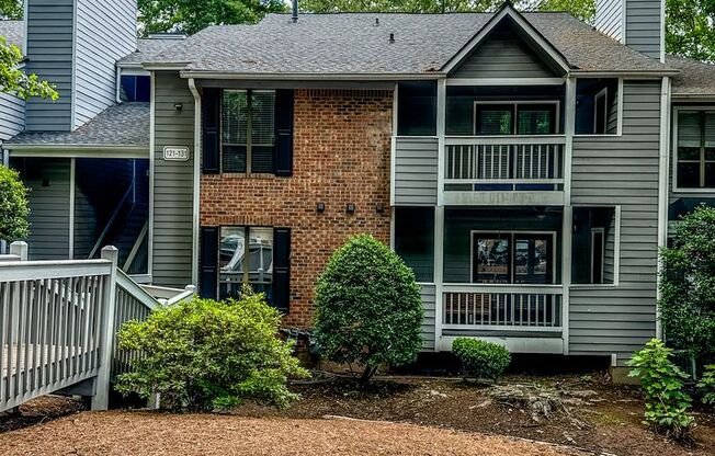 2 bed/2 bath condo in great Roswell location