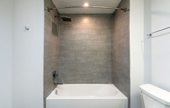 1 bed, 1 bath, 825 sqft, $1,718, Unit GL-10