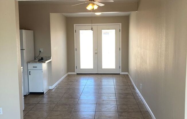 3 beds, 2 baths, $1,300