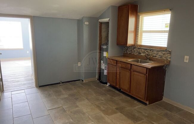 3 beds, 2 baths, $1,100