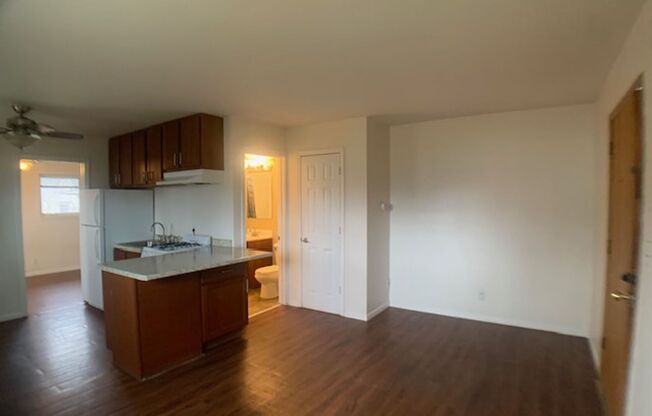 1 bed, 1 bath, 650 sqft, $850, Unit Unit 4