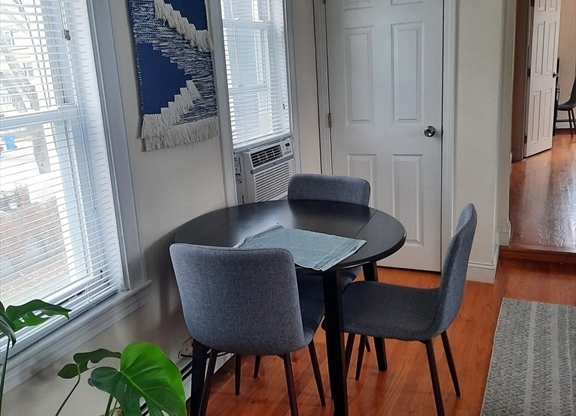 2 beds, 1 bath, 1,000 sqft, $2,300, Unit 2