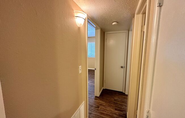 2 beds, 1 bath, 750 sqft, $1,000, Unit Mesta 710/12