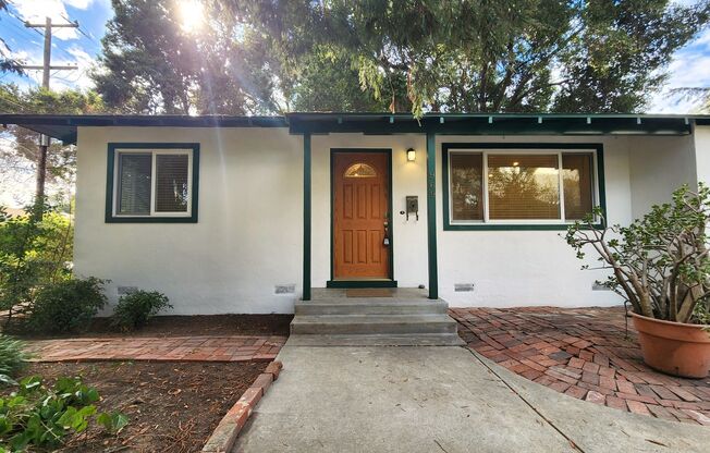 Beautiful Remodeled Duplex in Palo Alto Available Now!