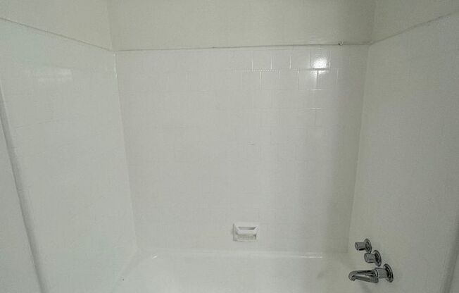 Studio, 1 bath, 300 sqft, $1,250, Unit 18