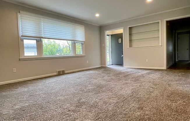 OFFERING ONE MONTH FREE RENT!! GORGEOUS AND SPACIOUS, 3 BED/2BATH RANCH HOME, BIRMINGHAM SCHOOLS-----DARTMOOR