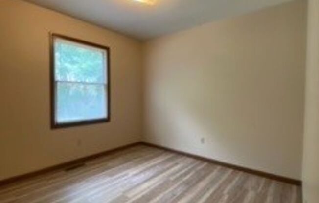 2 beds, 1 bath, $850, Unit Apt A