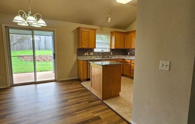 REDUCED! (3) Bed/(2) Bath In NE Norman Avail NOW!