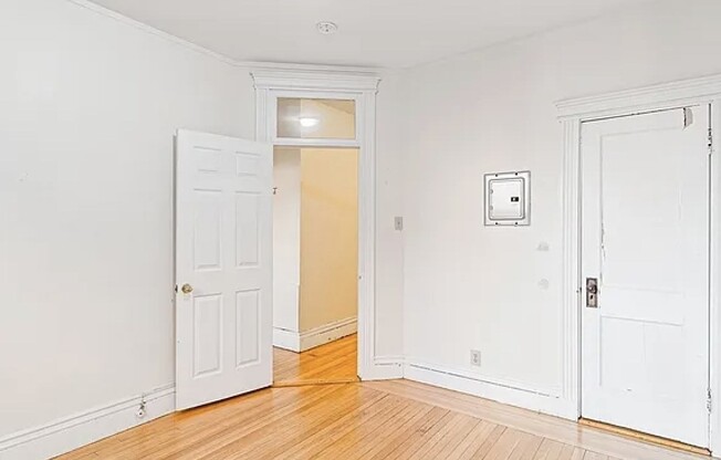 2 beds, 1 bath, 650 sqft, $3,100, Unit 170
