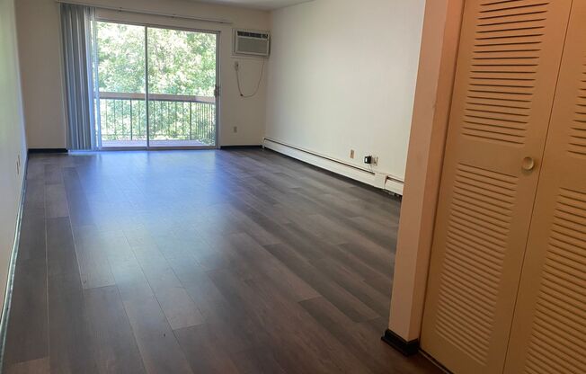 2 beds, 1.5 baths, 1,060 sqft, $1,325, Unit 7700-309
