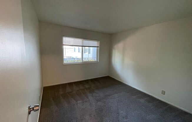 2 beds, 1 bath, $2,300