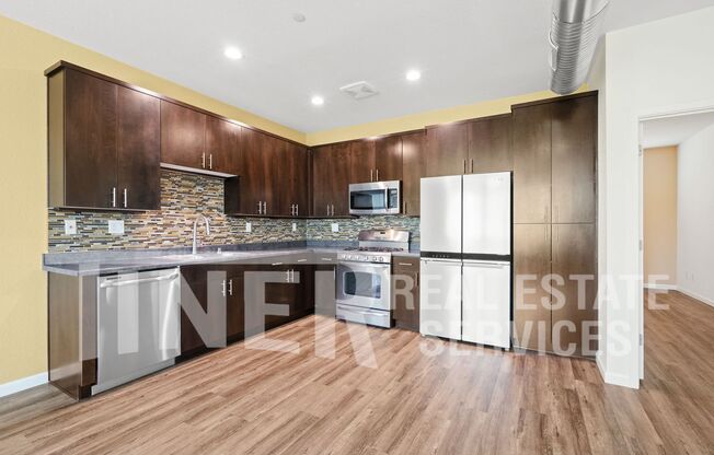 883 GRAPHITE LN