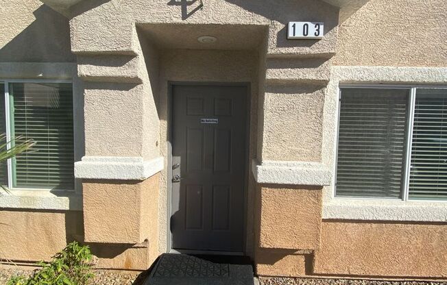 Beautiful 3BR/2.5BA Townhome with 2-Car Garage Near St. Rose
