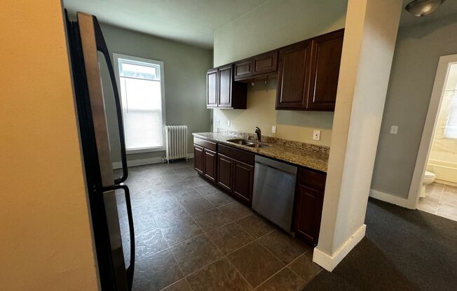 3 beds, 1 bath, $1,650