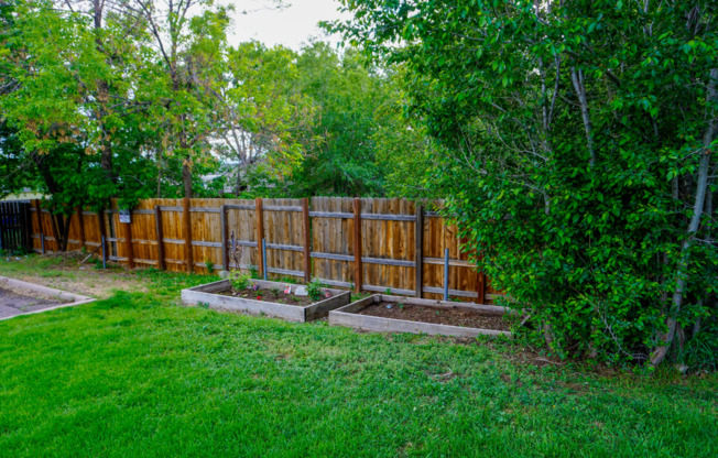 Affordable 2 bedroom 1 bath rom apartment Near Westminster Square + Parking Lot