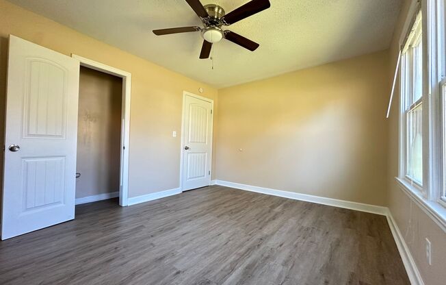 3 beds, 1 bath, $1,100