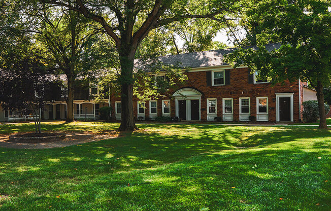 Georgetown of Kettering Apartments lush landscaping