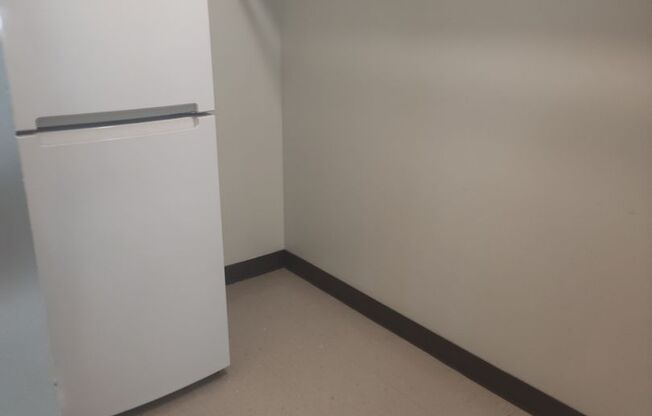 Studio, 1 bath, $450, Unit 327