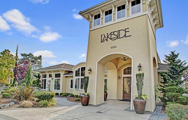 Lakeside exterior, Dean Weidner Real Estate Investments Apartments in Mountlake Terrace, WA