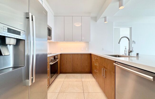 PET FRIENDLY! BEAUTIFUL 2 BEDROOM UNIT ON 29TH FLOOR