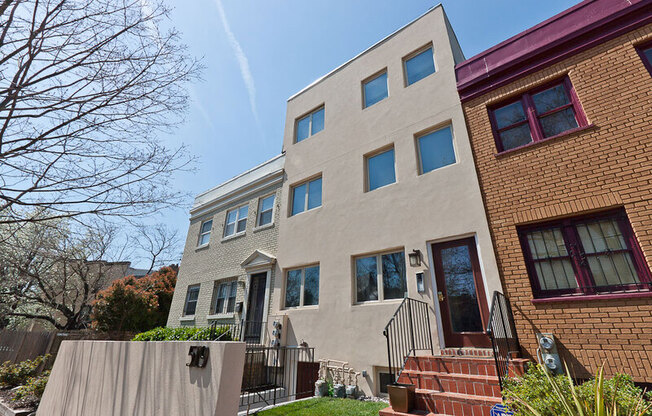 519 16 ST SE