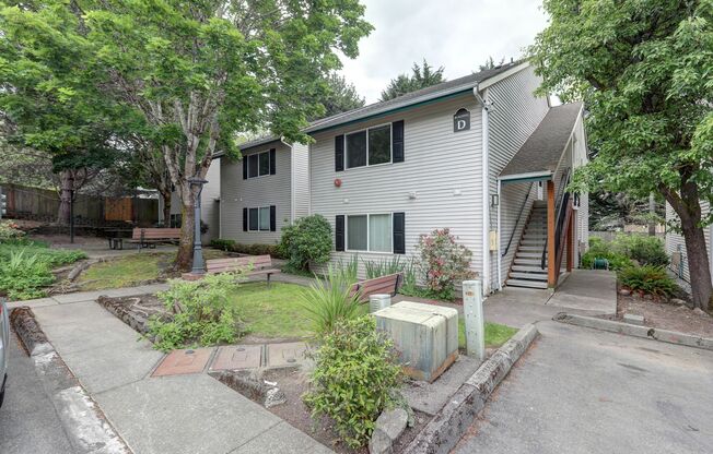 Beautiful 2 Bedroom Condo in Great Highlands Neighborhood!!