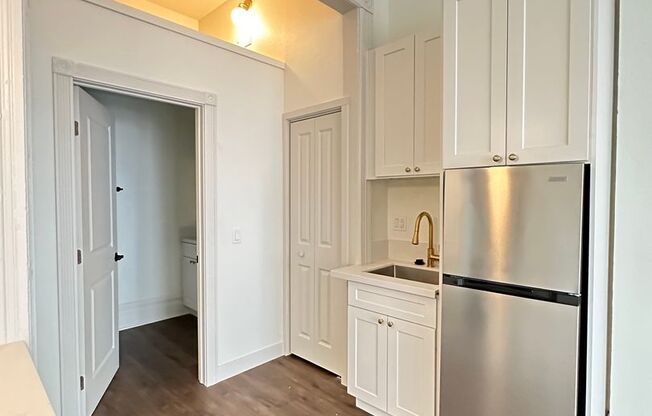 Studio, 1 bath, 347 sqft, $2,025, Unit 303