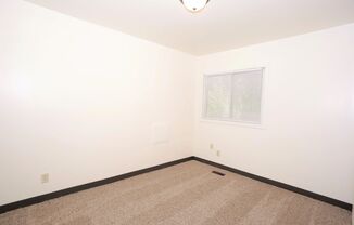 2 beds, 1 bath, $840, Unit 1111-4