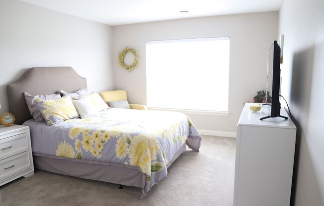 2 beds, 2 baths, 1,304 sqft, $2,275