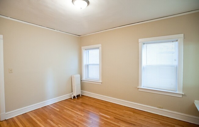 3 beds, 1 bath, $1,795, Unit 2534-B