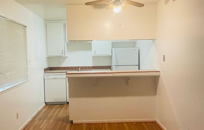 2 beds, 1 bath, $1,425, Unit 001