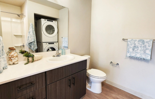 2 beds, 1 bath, 913 sqft, $1,900, Unit B-306