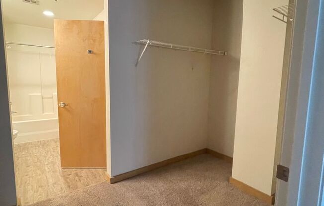 1 bed, 1 bath, 620 sqft, $1,200, Unit 211