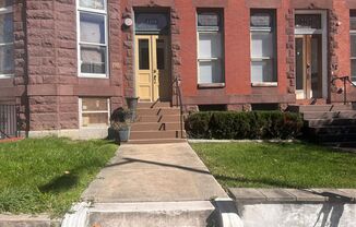 Charming 2BD/2BA Condo Unit with Fireplace in Reservoir Hill, MD!