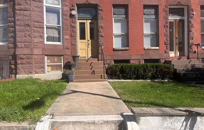Charming 2BD/2BA Condo Unit with Fireplace in Reservoir Hill, MD!