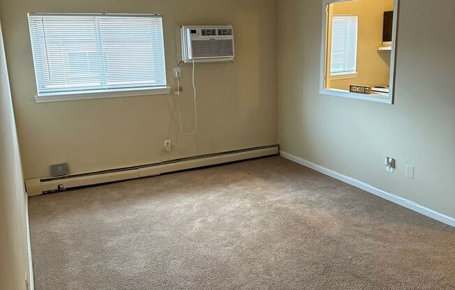 1 bed, 1 bath, 725 sqft, $1,245, Unit E10