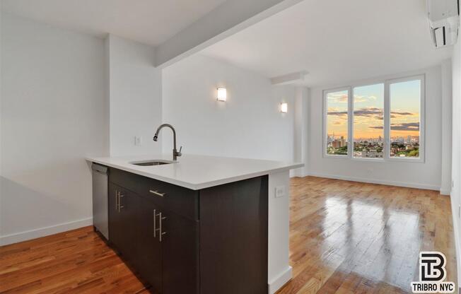 1 bed, 1 bath, $2,750, Unit 4R