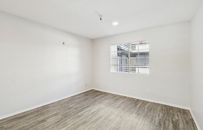 1 bed, 1 bath, 700 sqft, $1,948, Unit 405