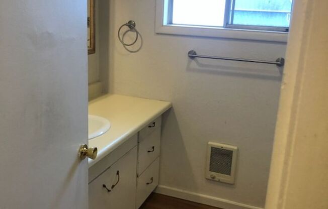 2 beds, 1 bath, $1,800