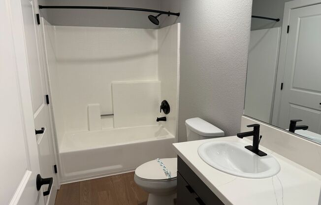 2 beds, 1 bath, 853 sqft, $2,625, Unit 6J