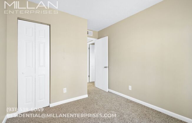 2 beds, 1 bath, 650 sqft, $975, Unit 100 Valley View Drive; Apt. B15