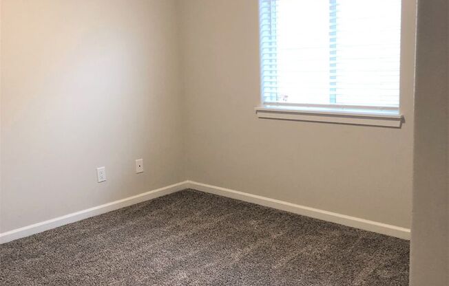 3 beds, 2 baths, 1,044 sqft, $1,895, Unit 207