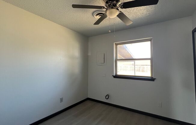 3 beds, 2 baths, $1,300