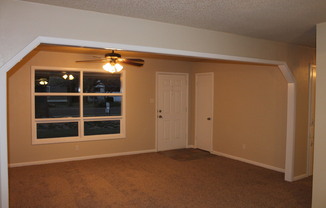 3 Bed / 2 Bath - large spacious rooms