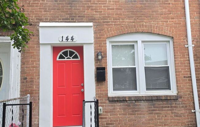 Beautiful 2BR 1BT town home located in Dundalk.