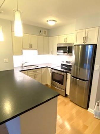 Studio, 1 bath, 570 sqft, $2,500, Unit 127