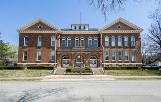 Saunders Apartments