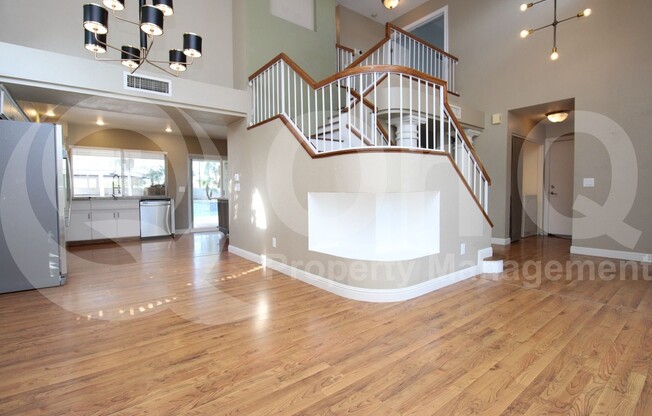 850 N VALENCIA DR