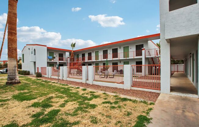 2 beds, 1 bath, 748 sqft, $1,649, Unit E67